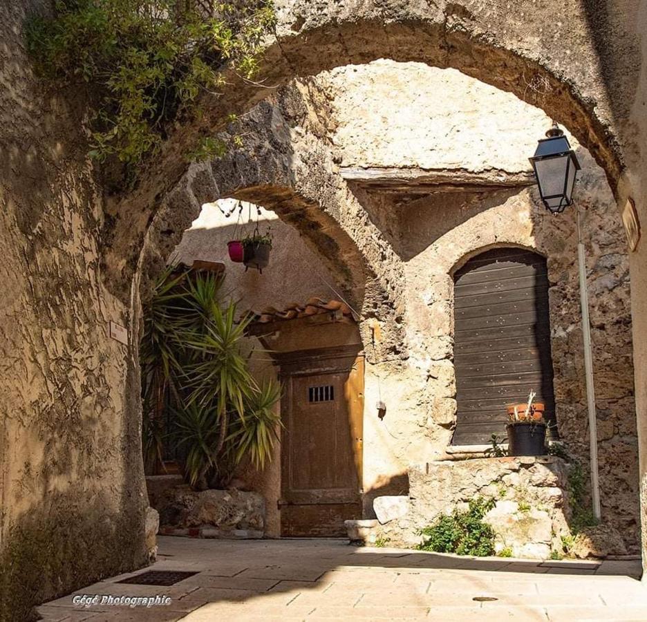 La Mansardiere Villecroze Exterior photo